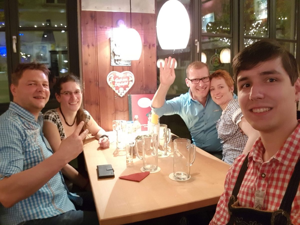 Никита Доминов с друзьями в немецком баре