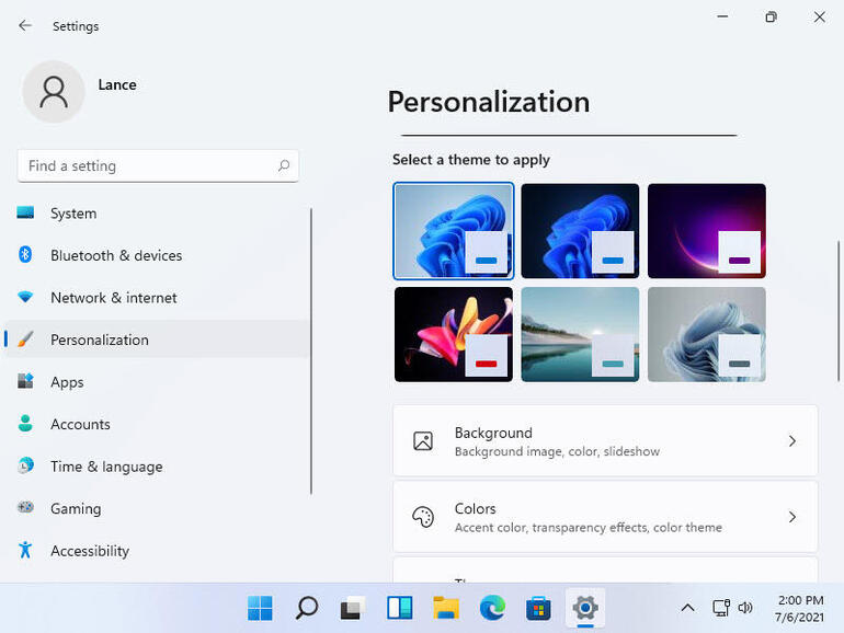 Персонализация Windows 11 с помощью различных тем и световых схем