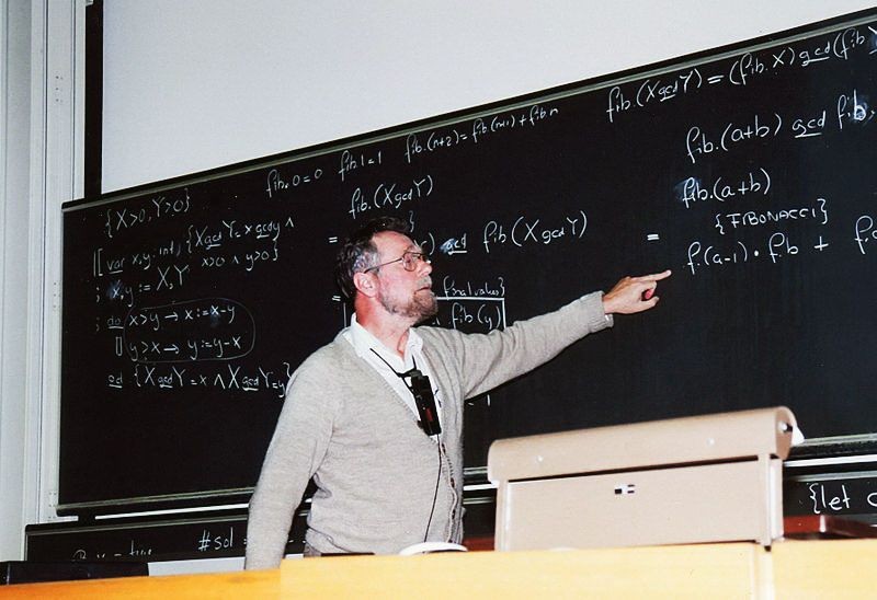 Эдсгер Дейкстра читает лекцию в 1968 году