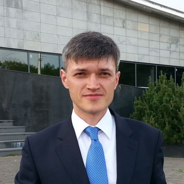 Володимир Синявський, адвокат та експерт з міграційного права