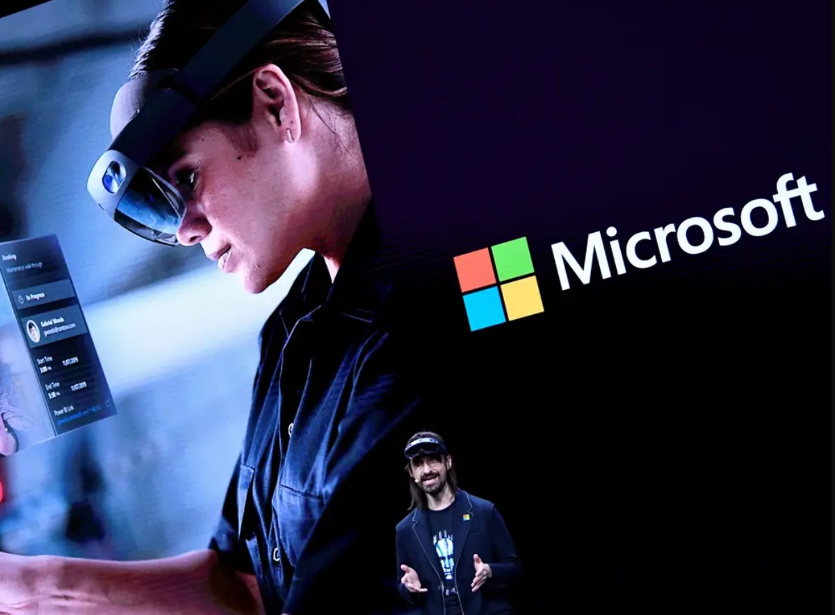 Ведущий разработчик смарт-очков Microsoft и участник разработки Xbox Kinect Алекс Кипман на презентации HoloLens 2