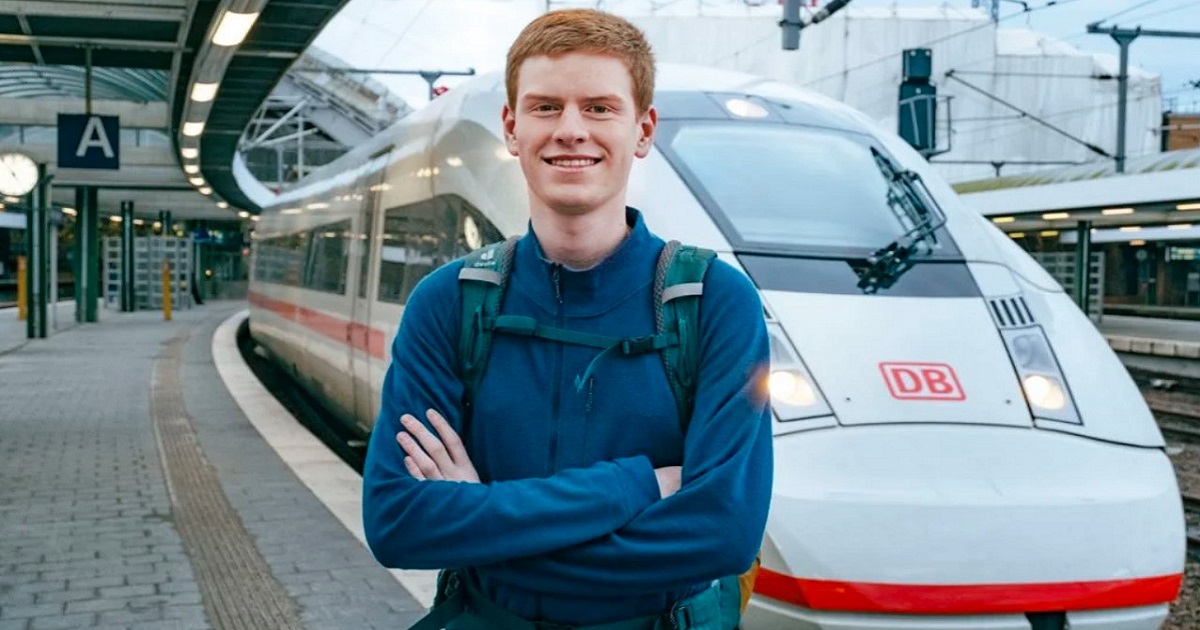 17-річний програміст півтора року живе і кодить в поїзді